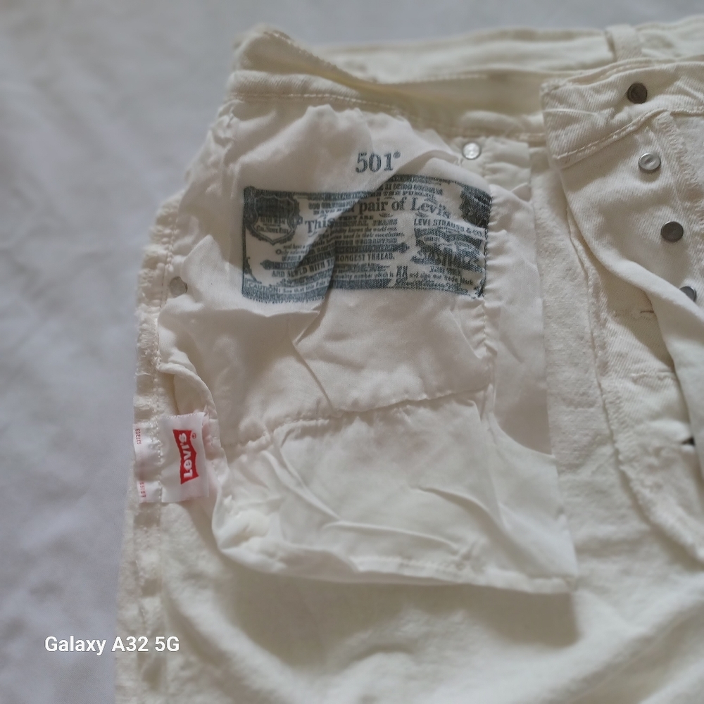 Levi's White Jean Shorts for Women Size W31 - Picture 11 of 14